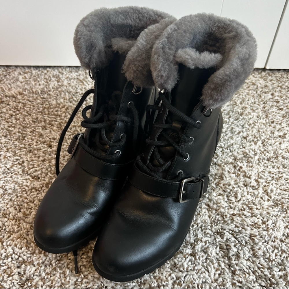 UGG Janney Waterproof Wedge Boot Black Sz 8.5